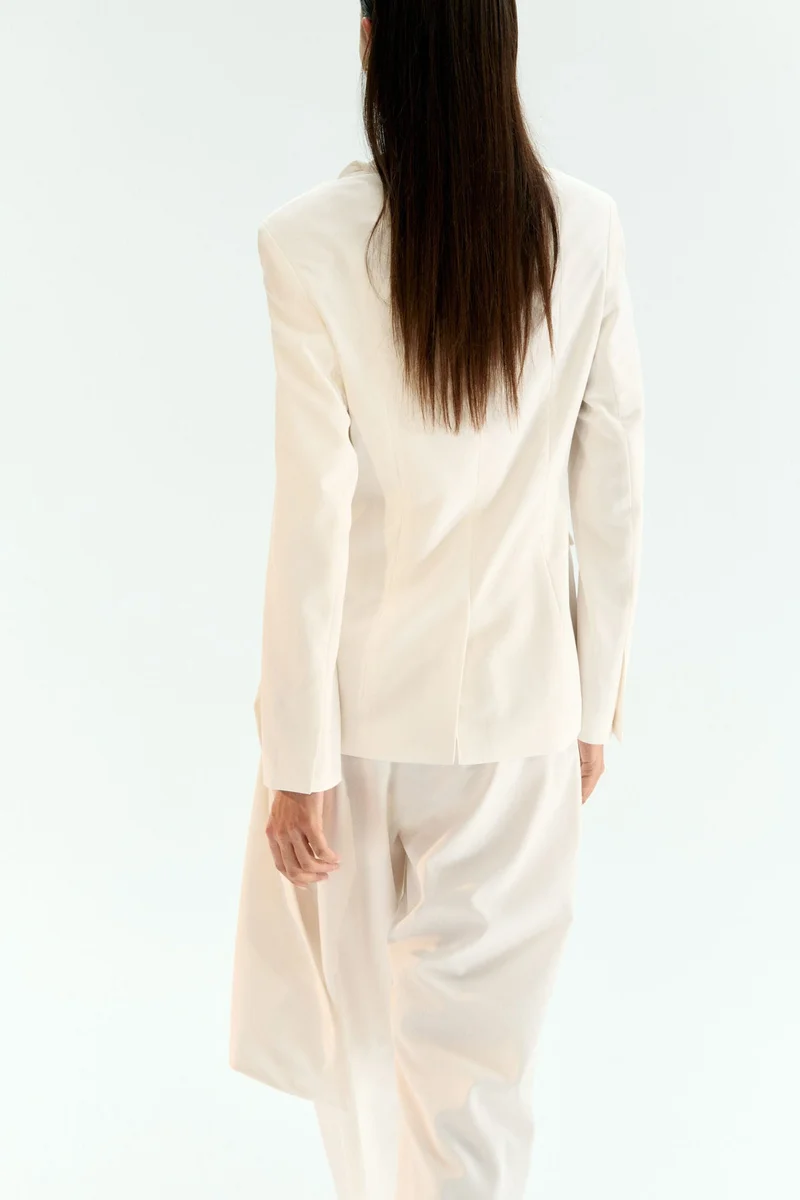 اتش اند ام بليزر بتفاصيل وشاح